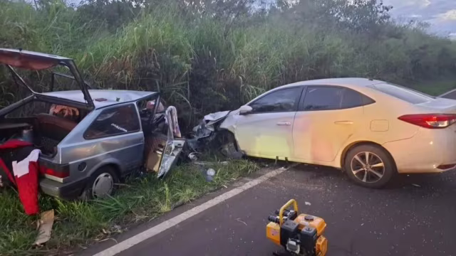 Colisão frontal na PR-340 mata três pessoas e deixa bebê entre as vítimas