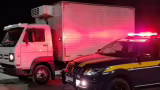PRF recupera caminhão furtado na BR-040 em Juiz de Fora; motorista foge para mata