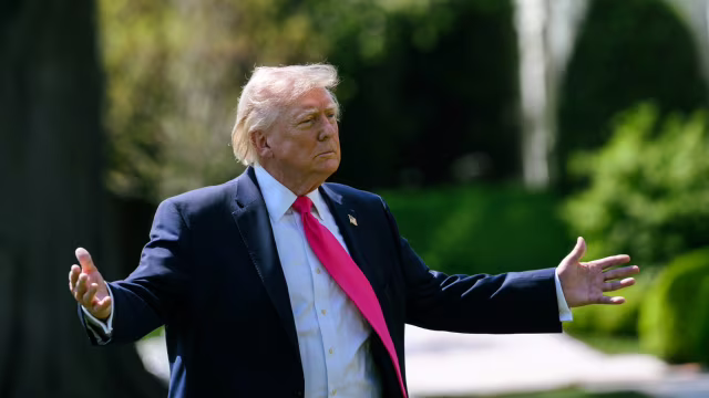 Trump volta a Washington em meio a tensão com Irã e discussões sobre possível ofensiva