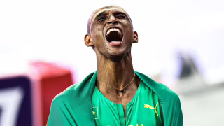Alison dos Santos vence Warholm na China e assume topo do ranking mundial nos 400 m com barreiras