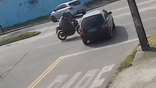 Colisão entre moto e carro mata motociclista e deixa filho de 5 anos ferido em Fortaleza