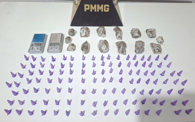 PM apreende mais de 120 cápsulas de cocaína e maconha no Bela Vista, em Timóteo