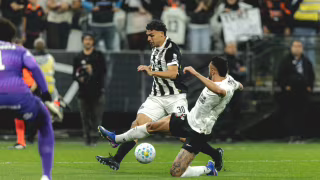 Gol no fim, anulação e retorno de Depay: Corinthians vence o Atlético por 1 a 0