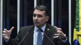 Flávio Bolsonaro vai aos EUA e busca encontro com Trump; agenda ainda não foi confirmada