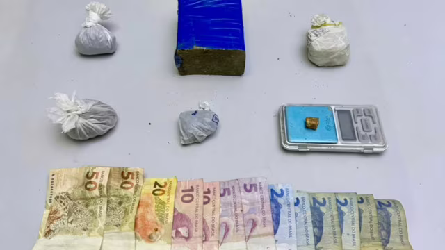 Operação contra o tráfico prende dois homens e apreende drogas e veículo no bairro Canaã, em Ipatinga