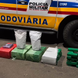 PM Rodoviária prende motorista com 108 barras de maconha na BR-259, em Governador Valadares