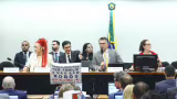 Pedido de vista adia votação de PEC que acaba com escala 6x1 na comissão especial