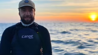 Surfista é atingido no coração por peixe-espada na Costa Rica