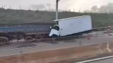 Colisão entre caminhão e carreta mata caminhoneiro na BR-381 e trava trânsito em Nova União