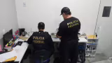 PF faz operação contra suspeita de certificados escolares falsos usados para registro de vigilantes em Cabo Frio