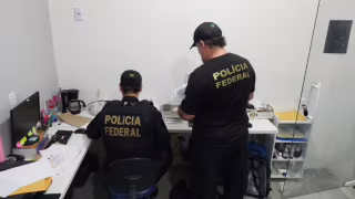 PF faz operação contra suspeita de certificados escolares falsos usados para registro de vigilantes em Cabo Frio