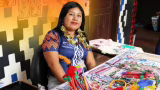 Jovens Avá-Guarani de São Miguel do Iguaçu transformam cultura em arte e fazem leilão para apoiar colégio indígena