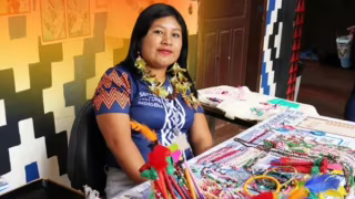 Jovens Avá-Guarani de São Miguel do Iguaçu transformam cultura em arte e fazem leilão para apoiar colégio indígena