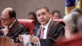 Nunes Marques dá 20 dias para PGR se manifestar sobre revisão criminal de Bolsonaro