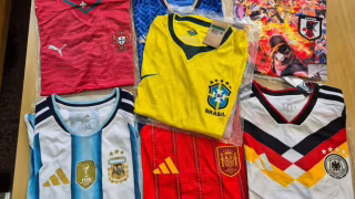 Receita Federal encontra 120 mil camisas falsificadas em contêiner no Porto de Santos antes da Copa de 2026