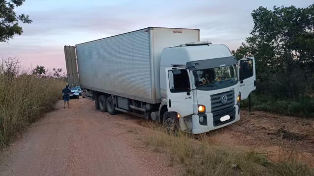 Transportadora detecta desvio de rota e PM frustra tentativa de roubo de carga na BR-135, em Curvelo