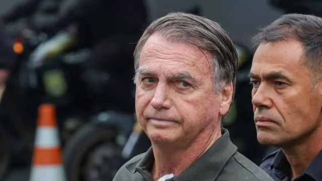 Nunes Marques dá 20 dias para PGR se manifestar sobre pedido de revisão da condenação de Jair Bolsonaro