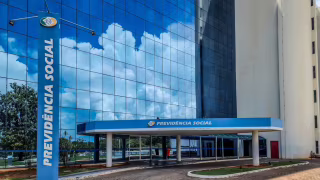 PF apreende R$ 287 mil em sacos de lixo na casa de servidor do INSS em PE durante operação contra fraudes