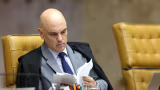 Moraes autoriza visita de oficial de cartório a Bolsonaro em prisão domiciliar para reconhecimento de firma