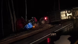 Dois tombamentos de carretas na BR-381 provocam lentidão entre João Monlevade e São Gonçalo