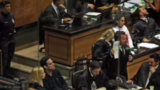 Pai diz em júri que Henry resistiu a voltar para casa da mãe antes de morrer