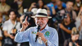 Lula diz que esquerda precisa usar verde e amarelo na Copa e lança streaming Tela Brasil