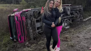 Caminhoneira influencer Gabriely Franciscon sai ilesa após tombamento na BR-116 em Papanduva (SC)