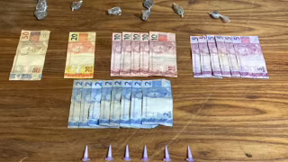 Adolescente é apreendido com cocaína, maconha e dinheiro em Caratinga