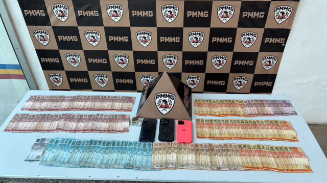 Mulher de 31 anos e jovem de 18 são presos suspeitos de tráfico em ação da PM em Mutum