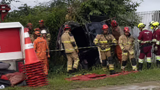Colisão entre carro e caminhão na BR-393, em Barra Mansa, deixa mulher de 31 anos ferida