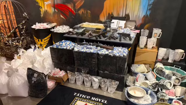 Laboratório de cocaína e arsenal são apreendidos durante operação em Uberaba