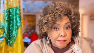 Alcione atribui a falha técnica descompasso com Belo no Hino Nacional no Maracanã