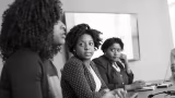 Estudo aponta que jovens mulheres negras seguem nos piores indicadores de trabalho em 2025