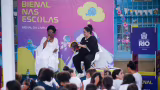 Bienal nas Escolas leva álbum de figurinhas literárias a escolas públicas do Rio para estimular leitura