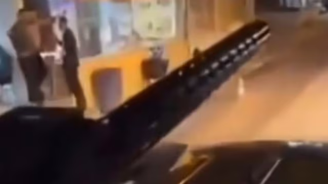 Vídeo mostra homens armados com metralhadora .30 e é atribuído a comunidade do Rio, sem confirmação oficial