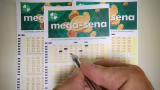 Mega-Sena pode pagar R$ 32 milhões neste sábado (6) no concurso 3.015