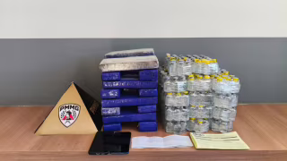 PM apreende 16 barras de maconha e 324 frascos de lança-perfume em Manhuaçu