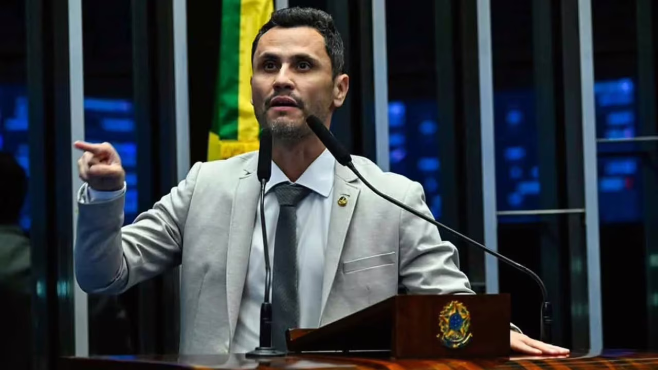 Senador Cleitinho Azevedo compra briga com o presidente do Republicanos, Marcos Pereira