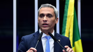 Deputado Gustavo Gayer segue internado em Goiânia com melhora após obstrução intestinal