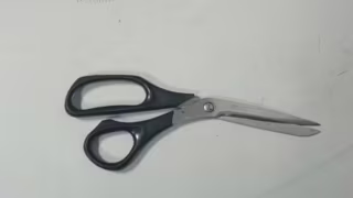 Para evitar atraso no trabalho, mulher furta capacete de vizinho e acaba detida em MG