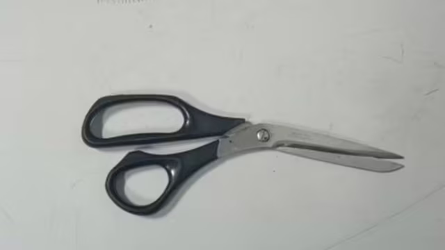 Para evitar atraso no trabalho, mulher furta capacete de vizinho e acaba detida em MG