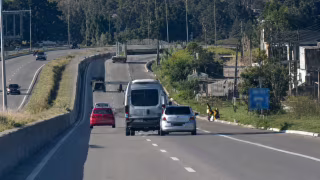 Motorista de van da Saúde de Alhandra é preso após acidente na BR-101 no Conde (PB)