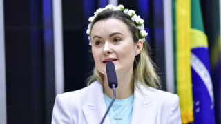 Eduardo Bolsonaro apoia Júlia Zanatta para vice na chapa de Flávio Bolsonaro