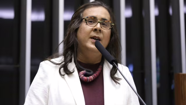 Duda Salabert apresenta projeto para ampliar licença-luto na CLT para até dez dias