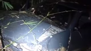 Perseguição na BR-356 em Muriaé termina com carro capotado, apreensão de cocaína e mulher presa por tráfico