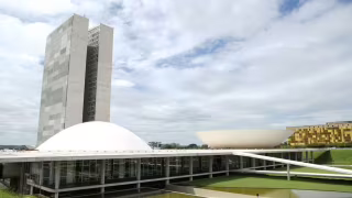 Compras internacionais poderão ser tributadas pela CBS a partir de 2027, prevê reforma