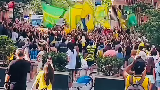 Torcida brasileira colore Nova York antes de Brasil x Noruega pela Copa do Mundo