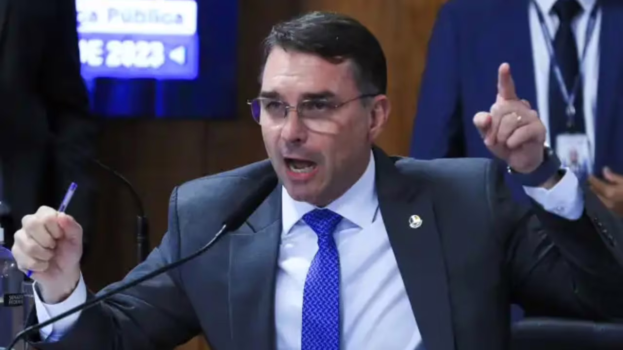 Flávio Bolsonaro fala em audiência comercial nos EUA sobre corrupção •