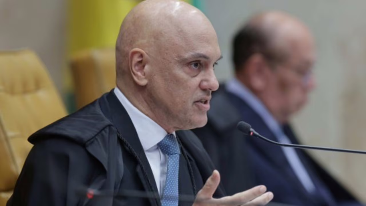 Moraes acrescentou que, diante de indícios de descumprimento de ordens judiciais, o Estado pode afastar a garantia da inviolabilidade do domicílio para assegurar a persecução penal