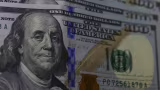 Dólar opera perto de R$ 5,14 e recua levemente com tensão entre EUA e Irã no Estreito de Ormuz